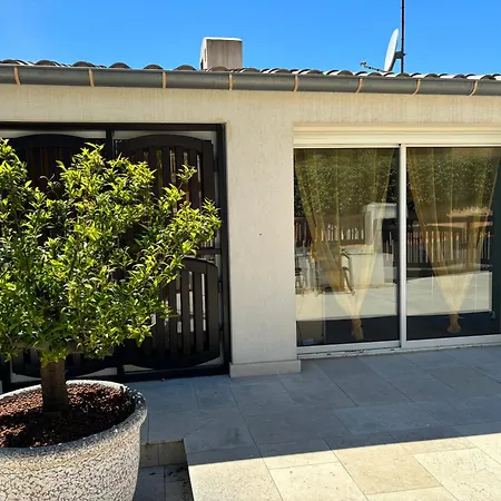 Independant L Ombriere Apartment *