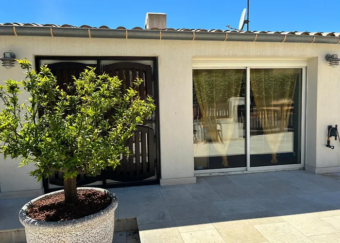 Independant L Ombriere 아파트 *